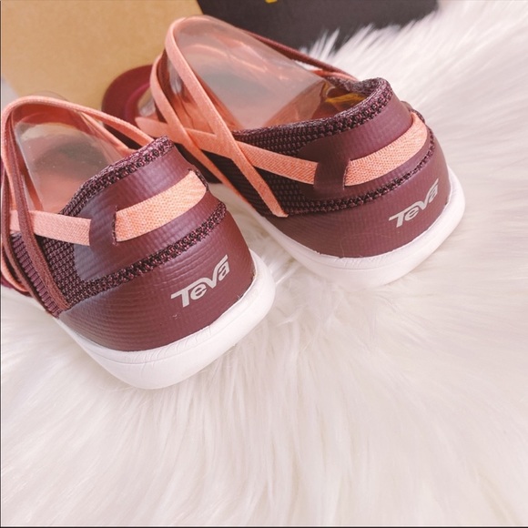 Teva Hydro-Life Cross-Strap Slip-On Flat - Picture 4 of 6